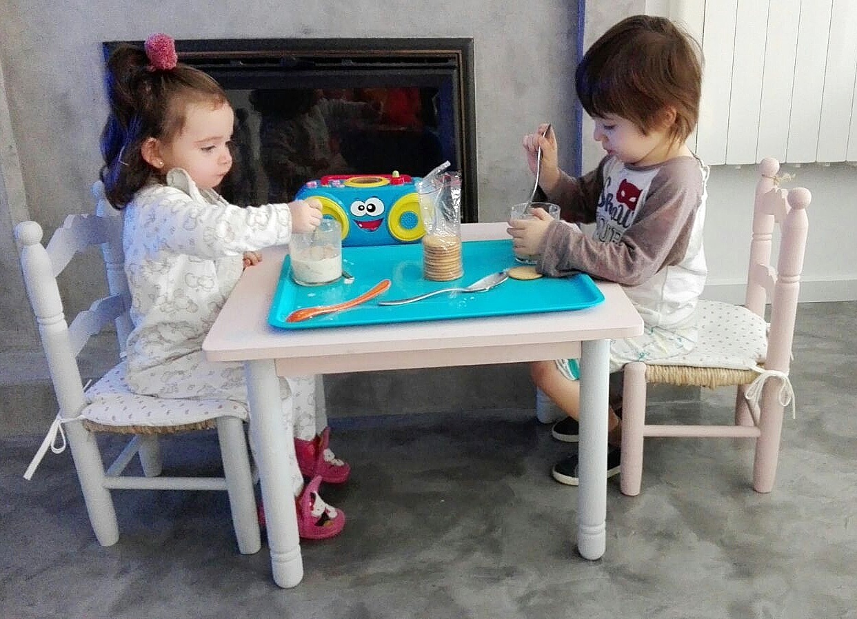 Mesa infantil artesanal diseñada a tu gusto - Mimitos Home