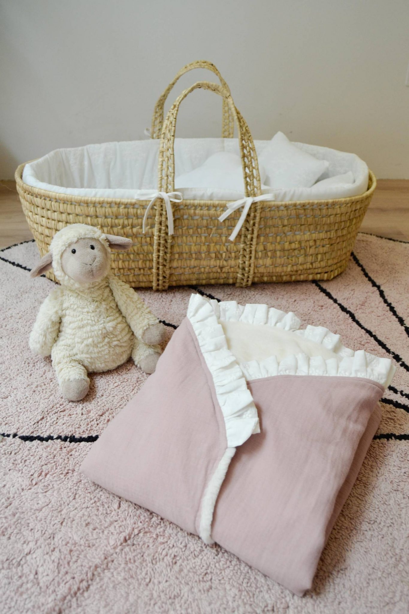 Minicuna para bebe tela bambula rosa bebé y tela flores vintage