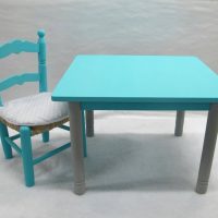 MESA INFANTIL ARTESANAL TURQUESA