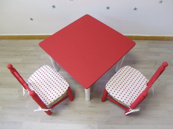 MESA INFANTIL ARTESANAL ROJA RUBÍ