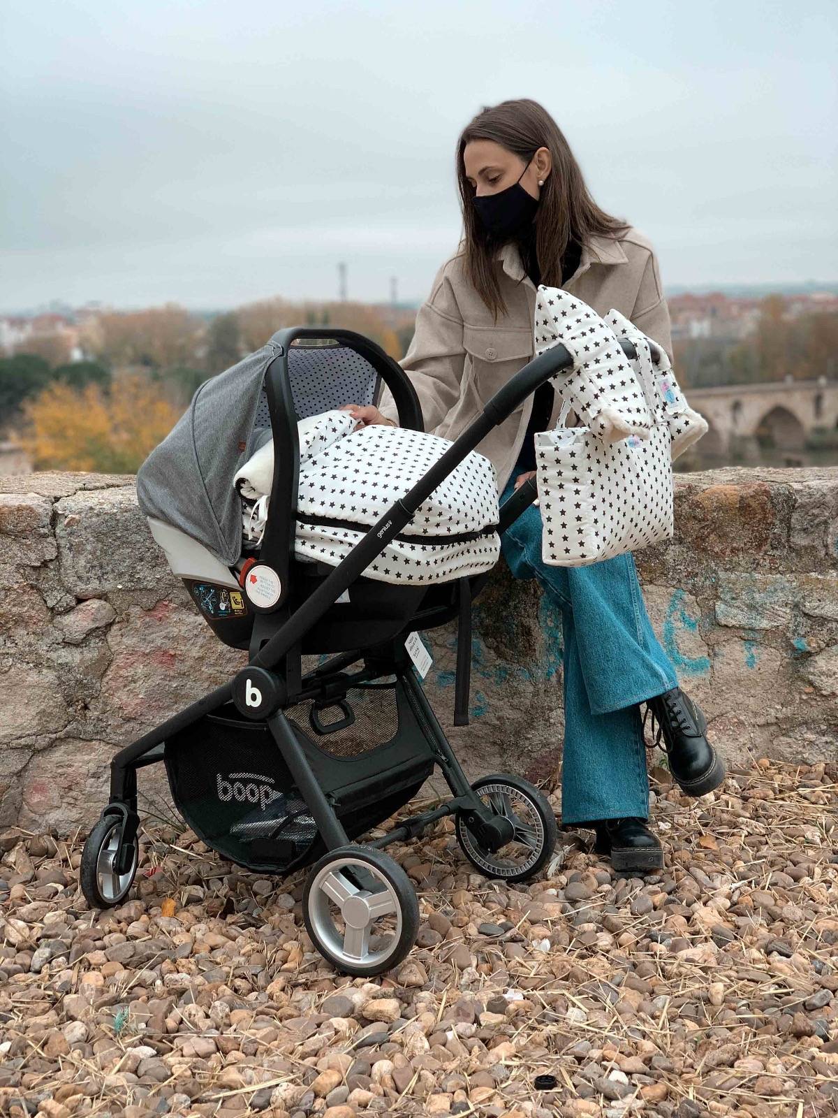 Bolso de maternidad tela gris estrellas blancas - Mimitos Home