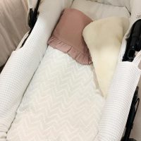 colcha-carrito-tela-adriana-volante-bambula-rosa-pelo-blanco-roto