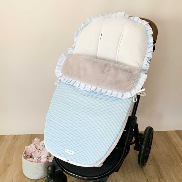 saco de silla plumeti blanco con sacks azul y pelo gris CON VOLANTE