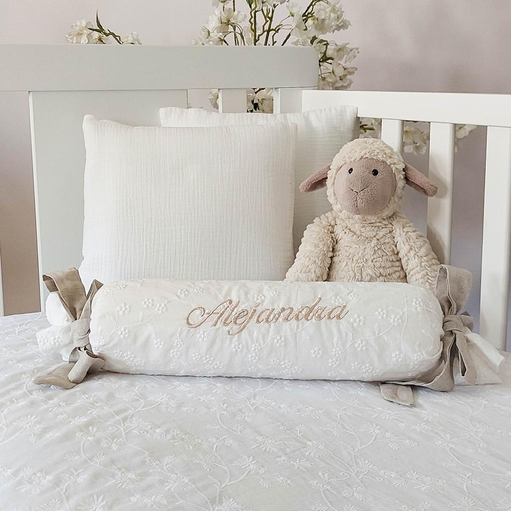 COJÍN CARAMELO ANTIVUELCO DISEÑADO A TU GUSTO  Almohaditas para bebe, Antivuelco  bebe, Cojin antivuelco bebe