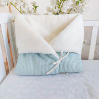 sacks menta y pelo blanco roto