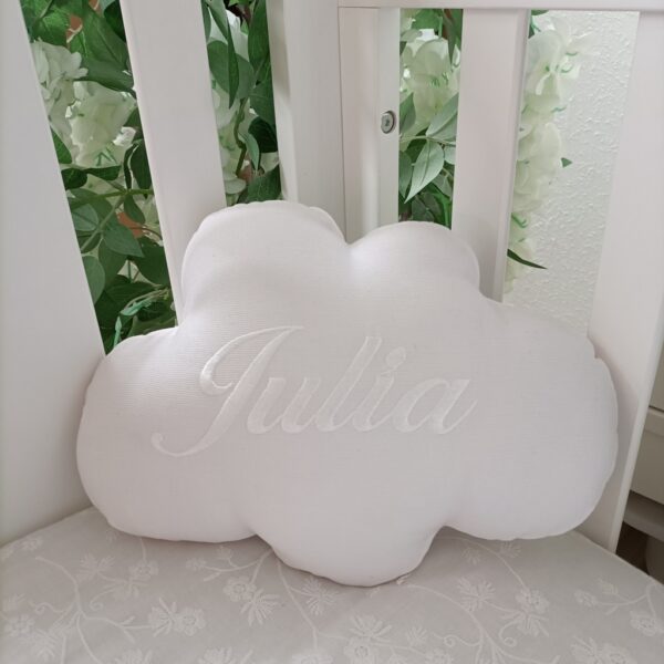 COJÍN DE BEBE CON NOMBRE BORDADO PIQUE ROSA BEBÉ JULIA EN BLANCO