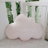COJÍN DE BEBE CON NOMBRE BORDADO BAMBULA ROSA BEBÉ CON MANUELA EN BLANCO