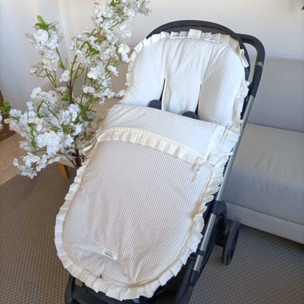 Saco para silla de paseo Tela plumeti blanco roto y vichy beige con volante