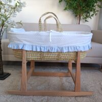 Cuco balancín tela plumeti blanco con volante piqué azul topos blancos